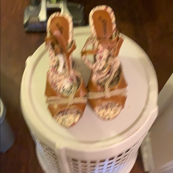 Shoes - Picture 3 of 12